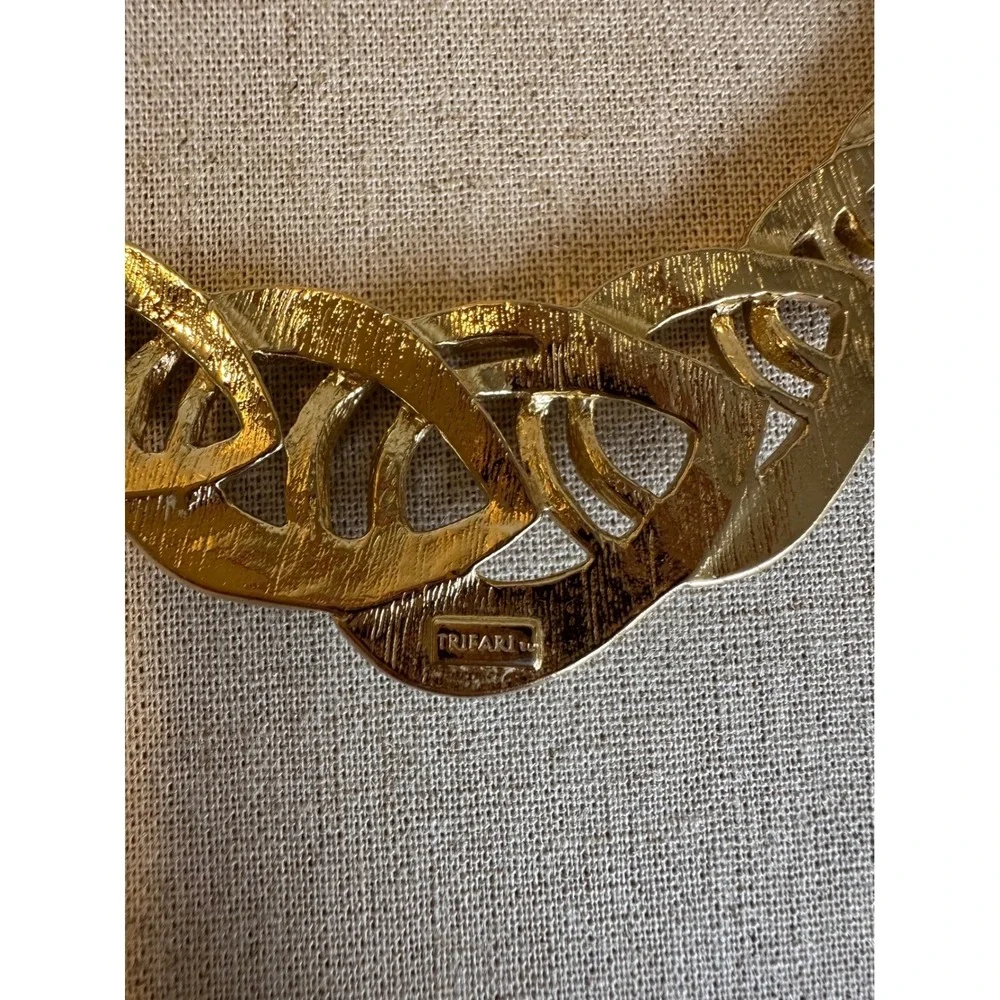 Trifari VTG Gold Tone Cream‎ Enamel Choker Necklace Herringbone 17